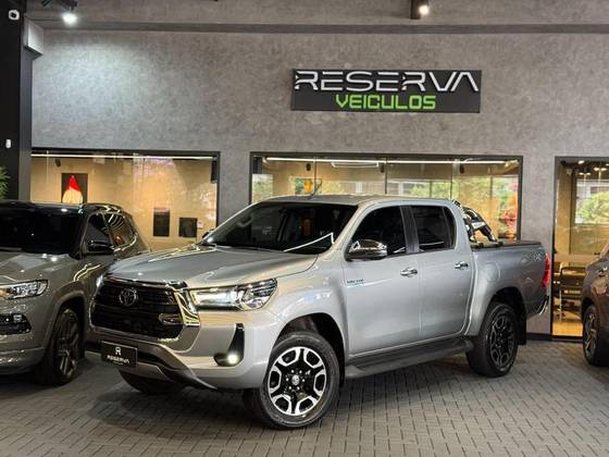 TOYOTA HILUX 2.8 D-4D TURBO DIESEL CD SRX 4X4 AUTOMÁTICO TOYOTA HILUX 2.8 D-4D TURBO DIESEL CD SRX 4X4 AUTOMÁTICO